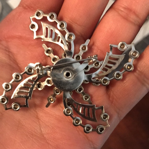 ✨ Host Pick ✨ Vintage silver tone rhinestone brooch ❤️ - Picture 5 of 6